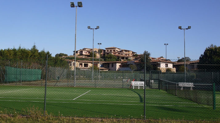 RESORT PUNTALDIA: campi da tennis