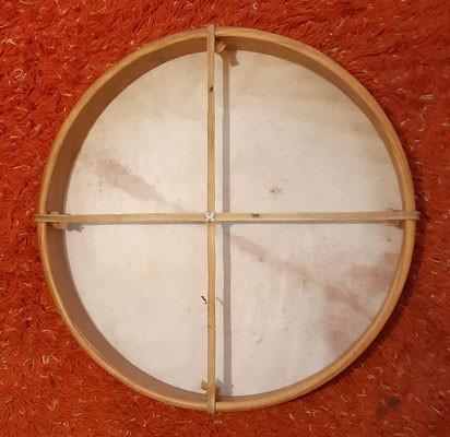 Sjamanen drum van moerbeihout doorsnede 40 cm. 16 inch met klopper € 79,99