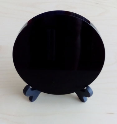 Sjamanenspiegel Obsidiaan doorsnede 12 cm. met standaard. € 37,99