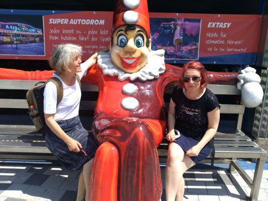 Unsere zwei Lehrerinnen sind auch manchmal komisch.