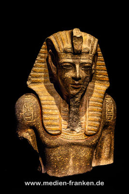 Teil einer Granodiorit-Statue von Merenptah
