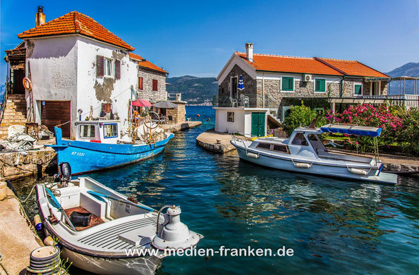Fischerdorf auf der Halbinsel Lustica, Montenegro