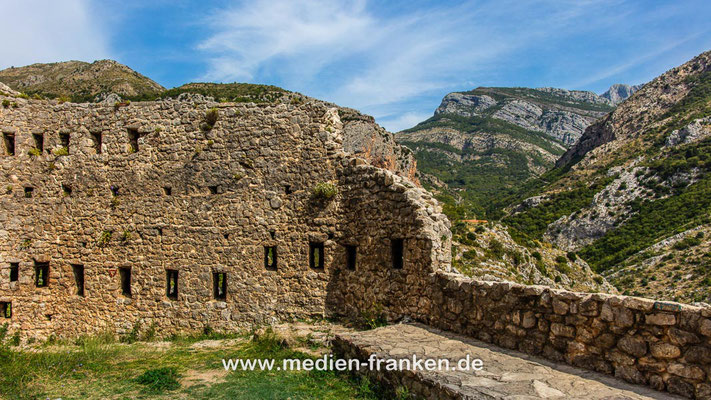 Zitadelle mit Blick über die Ruinenstadt Stari Bar, Montenegro