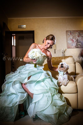 SPOSA CON ABITO VERDE