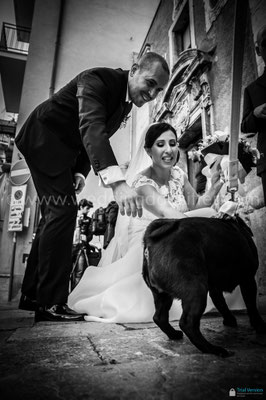 SPOSI CON IL CANE FUORI ALLA CHIESA TAORMINA