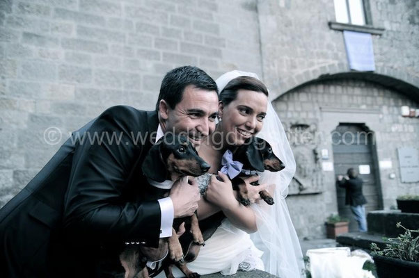 SPOSINI CON BASSOTTI WEDDING A VITERBO MATRIMONIO A I DUE CIGNI