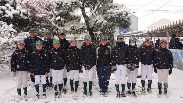雪の中で記念撮影