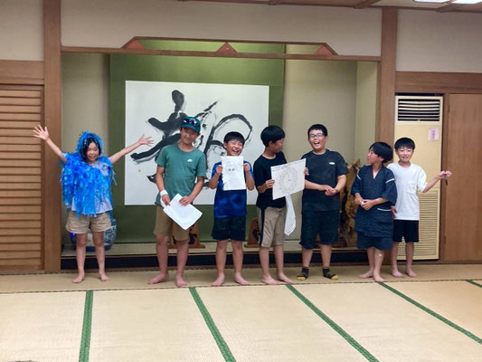 夜はお楽しみの出し物。
