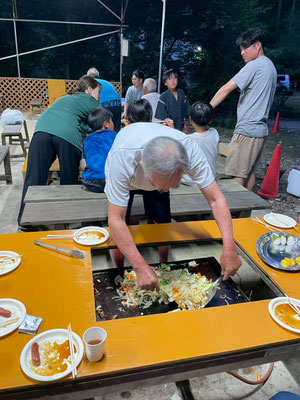 焼きそばを焼かせたらこの方の右に出る者はなし。。