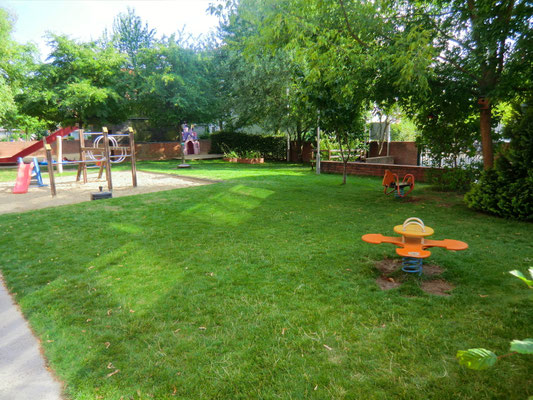 Unser Garten bietet viel Platz zum spielen und toben.