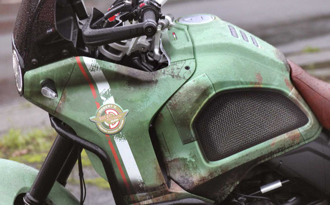 Motorrad Design Vintage Green mit 3D Grafikelementen zur Motorradfolierung Ducati DesertX