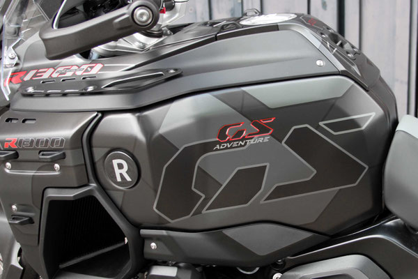 Beratung, Designentwicklung, Foliendruck und Motorradfolierung aus einer Hand by Custom Company