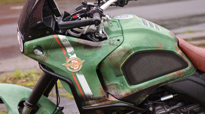 Motorrad Design auf Folie und Motorradfolierung Ducati DesertX