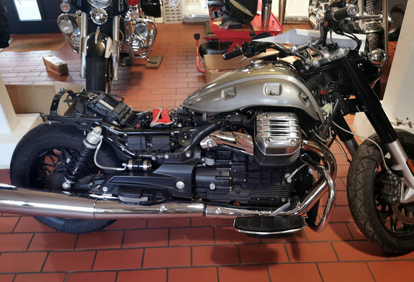 Motorrad Design und Folierung Moto Guzzi 1400 Colorado by Custom Company