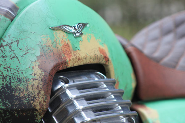 Wie Airbrush - Design auf Folie und Motorrad Folierung Moto Guzzi 1400