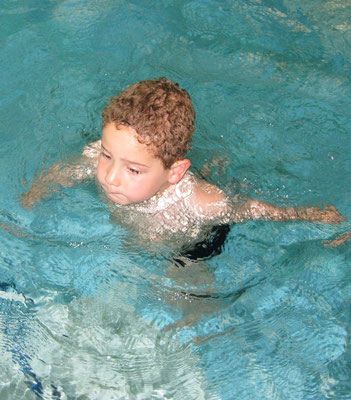 Robert (3 Jahre und 11 Monate) 16.06.2012