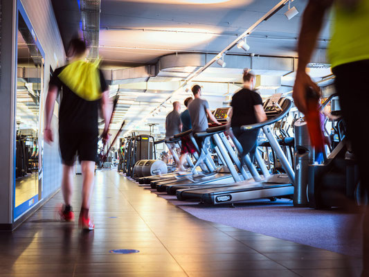  „Moderner Ausdauerbereich im NOW FIT Salzburg-Liefering – dein Fitnessstudio bei Freilassing mit besten Parkmöglichkeiten.“