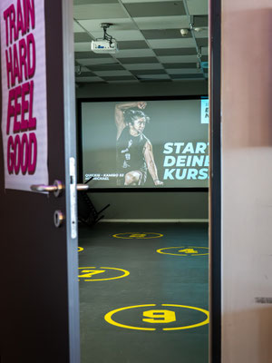 Fitnesskurse mit Videotraining im NOW FIT Salzburg-Liefering – perfekt erreichbar von Freilassing mit Top-Parkmöglichkeiten