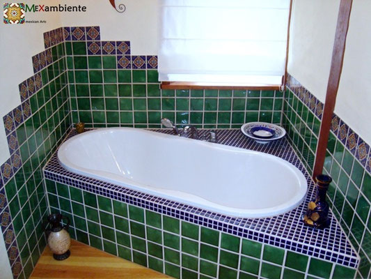 Badezimmer mit Fliesen ca. 11x11 cm - grün ug3 gewaschen + Dekorfliese oc 158