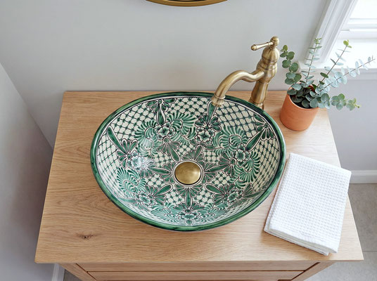 Handbemaltes mexikanisches Aufsatzwaschbecken Imperial Oval aus Talavera-Keramik in Grün