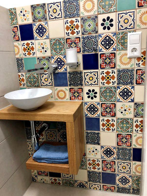 Bunter Fliesenspiegel Mexambiente Fliesen 11x11 cm im Gästebad