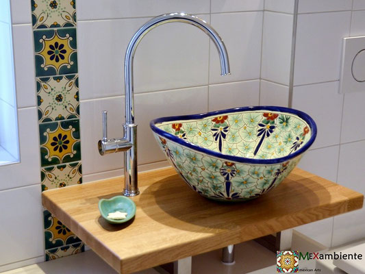 Bad mit Fliesen 11x11 plus Aufsatzwaschbecken MEX7 Pasion