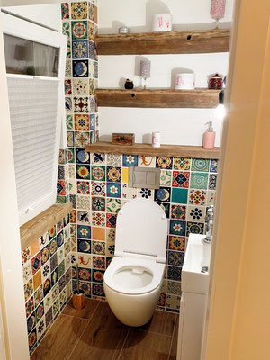 Bunte Toilette mit unseren Mexiko-Fliesen ca. 11x11 cm  Premium