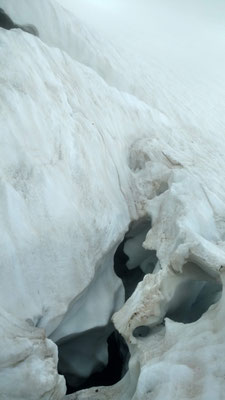 ... und der Bergschrund erschweren häufig den Zugang.