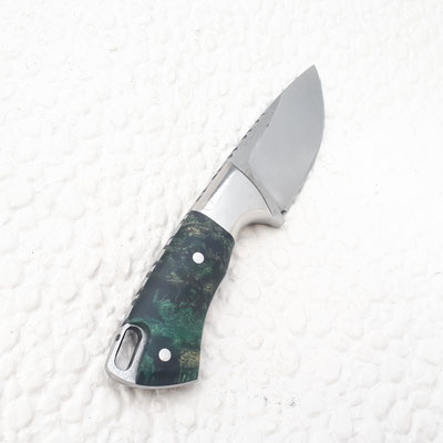 Blade model: Kabouter Green grass 12,8 CM, Steel:O1, Handle:stabilist wood, Finisch: beld, Filework: vine, HRC:55-60, Birthday:13/06/2023, Comes with leather sheat, Price: 330 inc BTW exc shipping, contact me via mail