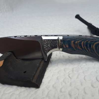 Blade model: Kabouter Bleu zebra 12,8 CM, Steel:O1, Handle:stabilist wood, Finisch: beld, Filework: with filework, HRC:55-60, Birthday:30/05/2023, Comes with leather sheat, Price: 330 inc BTW exc shipping, contact me via mail