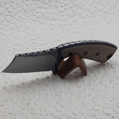 Blade model: Lusus Naturae 13,5 CM, Steel:O1, Handle:G10, Finisch: beld/hamer, Filework: with filework, HRC:55-60, Birthday:13/03/2023, Comes with leather sheat, Price:185 inc BTW exc shipping, contact me via mail   