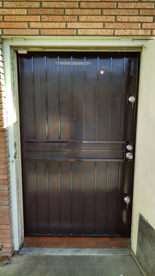 Wide door Plain 3 lock boxes