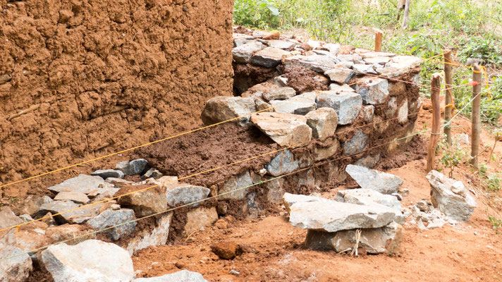 Das Fundament für das neue Haus stehen