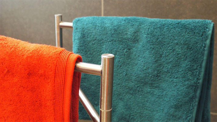 Duschtuch, Handtuch und Handwaschlappen gehören zur Ausstattung