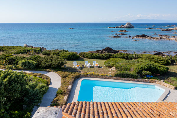 Yoga und Coaching Retreat Sardinien Persönlichkeitsentwicklung mit Chakrenarbeit, Villa mit Meerblick