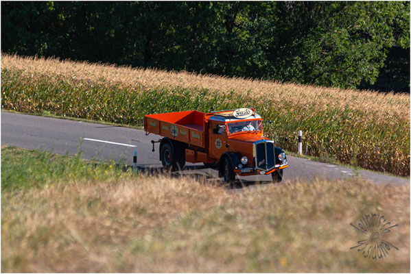 Gusto-Lastwagen 8 der Mühlenwerke Villmergen unterwegs im Schenkenbergertal