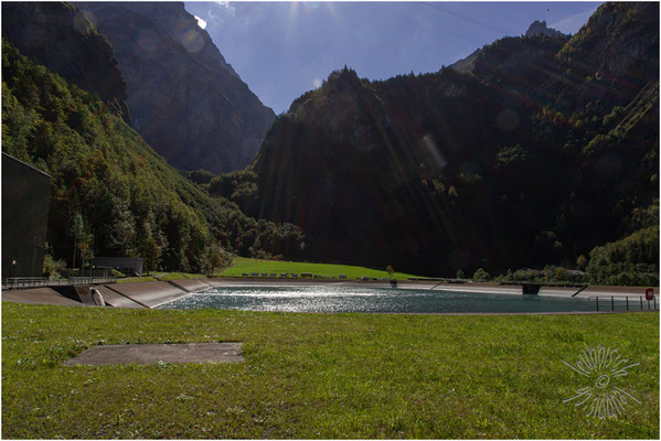 Ausgleichsbecken Tierfehd 1 mit einem Volumen von 210'000m3 für Pumpspeicherbetrieb Tierfehd-Limmernsee und zur Speisung Kraftwerk Linthal