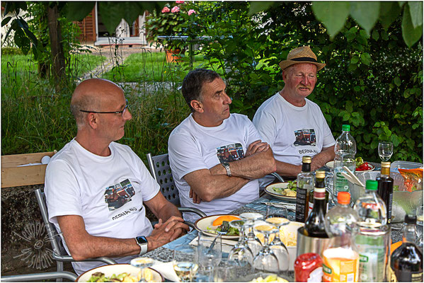 Stefan, Geri und Urs haben den Gusto-Berna 4UL/T1 wieder zum Fahren gebracht.