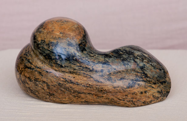 Liegender Torso (2008), Steatit, ca.15x33cm