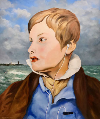 Porträt eines Knaben (Tuned in on Spotify) vor Küstenlandschaft (2019), Öl auf Leinwand, 120x100cm