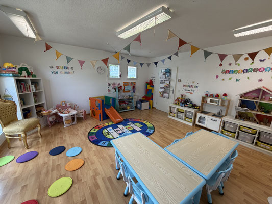 Custom Kids classroom with learning stations and space for creative play in Ehrendingen.
