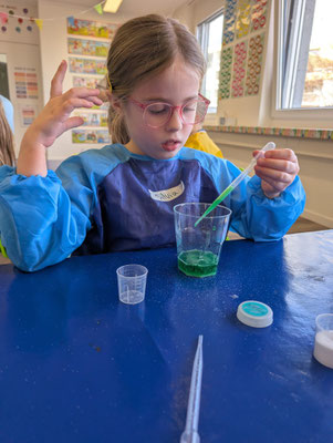 Colour changing potion at Science club
