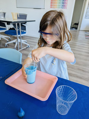 Science experiment in Spring Science camp