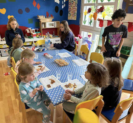 Children creating Mother's Day and Father's Day crafts at a Custom Kids special event.