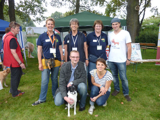 Simone Sombecki, Artem Sergienko  und Nils Schmidt (2. Vorsitzender des DBB Köln) mit Annette, Birgit und Dagmar