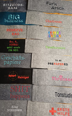 Lustige Banderolen für Toilettenpapierrollen