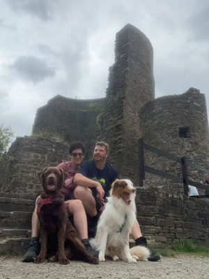 08.09.2024: Rambo (7J) und Mino (1J) haben eine Wanderung rund um den Burg Windeck-Siegfall gemacht. 12km.