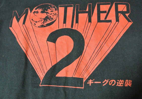 MOTHER2 発売記念Tシャツ(黒/青) - MOTHER Collection Japan MOTHER2 発売記念Tシャツ(黒/青) - MOTHER Collection Japan