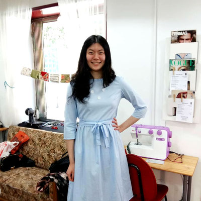 Chuying con su bonito vestido.