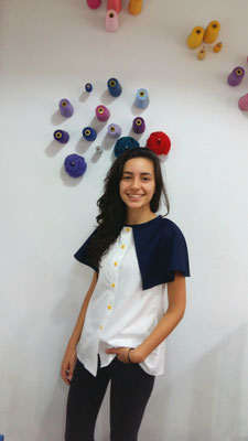 Primer plano blusa capelina 